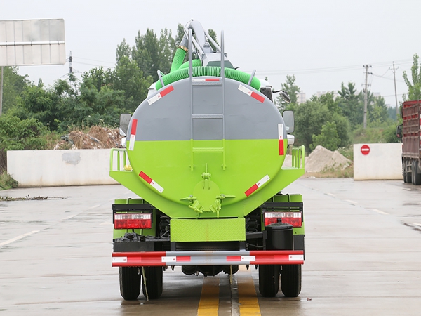 國(guó)六 東風(fēng)小福瑞卡 5方吸糞車(chē)