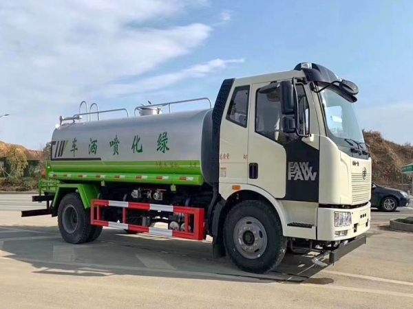 國(guó)六解放 13噸 灑水車(chē)